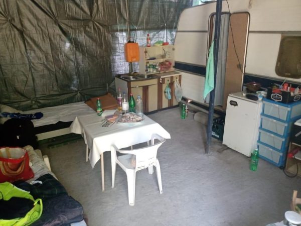 Се продава камп приколка